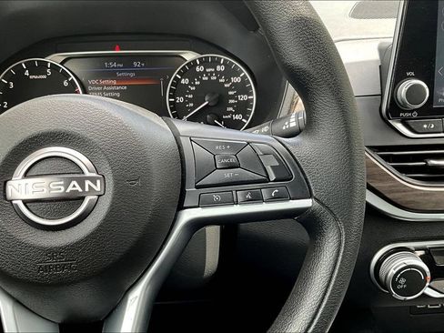 Used 2025 Nissan Altima 2.5 SV FWD image 13
