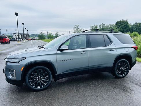 Used 2023 Chevrolet Traverse RS image 3