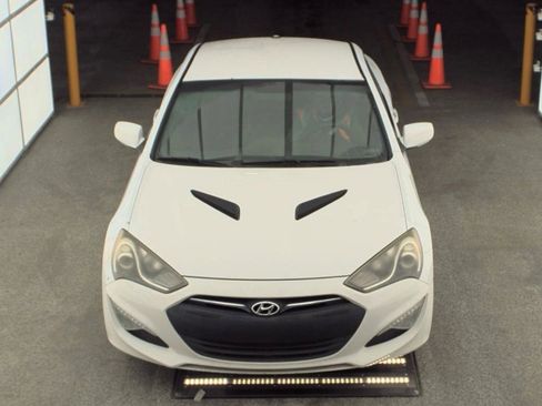 Used 2013 Hyundai Genesis 3.8 image 6