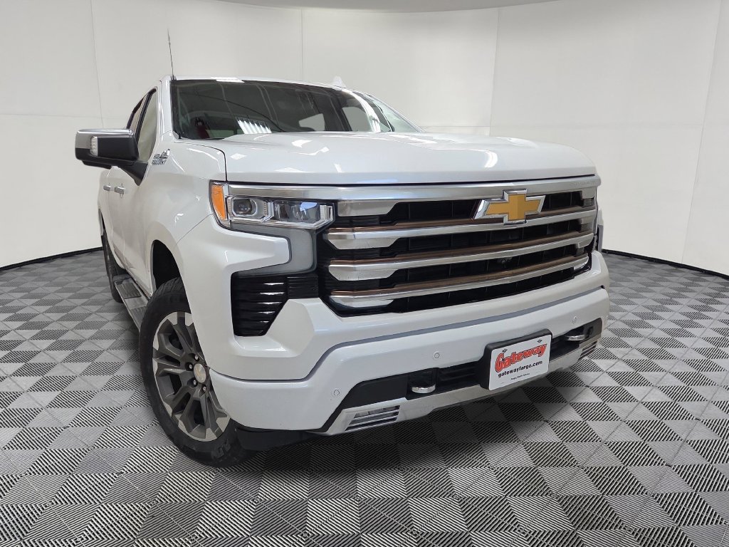 Used 2022 Chevrolet Silverado 1500 High Country w/ Technology Package AWD/4WD image 2