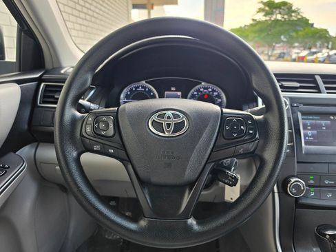 Used 2017 Toyota Camry LE FWD image 15
