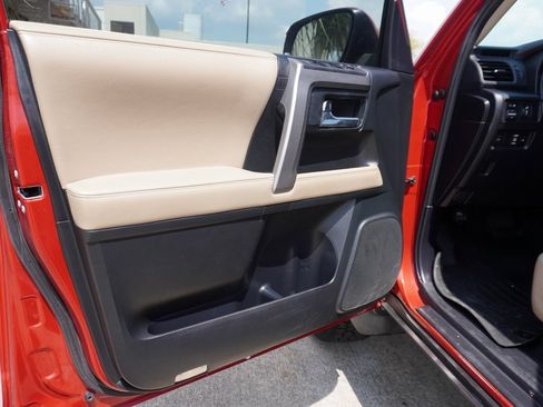Used 2016 Toyota 4Runner SR5 Premium image 8