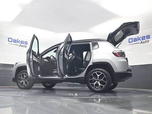 Used 2025 Jeep Compass Limited AWD/4WD image 59