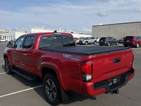 Used 2017 Toyota Tacoma TRD Sport w/ Premium & Technology Package AWD/4WD image 5