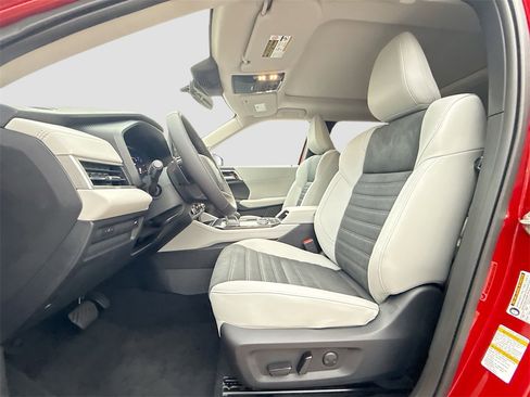 New 2025 Mitsubishi Outlander SE image 22