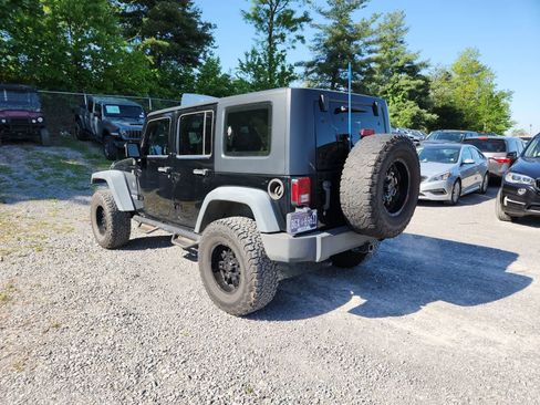 Used 2010 Jeep Wrangler Unlimited Sport AWD/4WD image 3