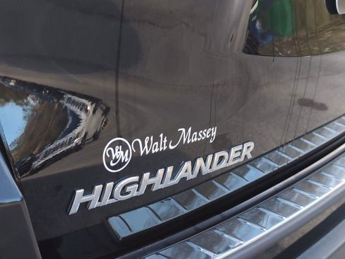 Used 2019 Toyota Highlander XLE image 10