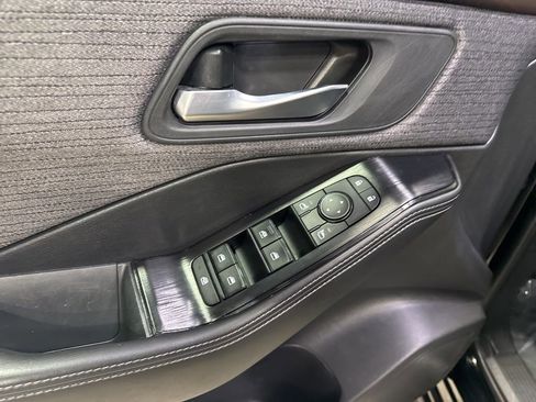 Used 2021 Nissan Rogue SV image 32