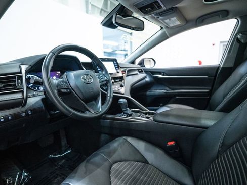 Certified 2023 Toyota Camry SE w/ Convenience Package image 4