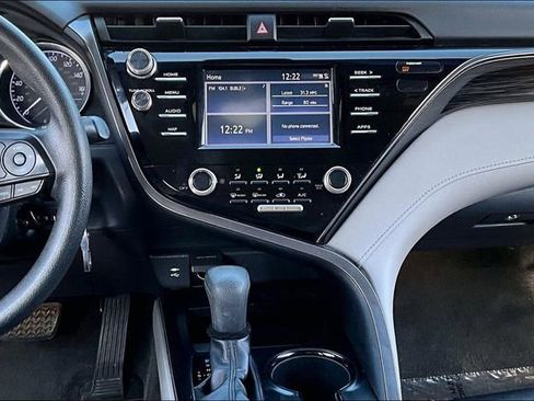 Used 2019 Toyota Camry LE image 6