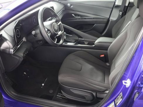Used 2023 Hyundai Elantra SEL w/ Convenience Package image 19