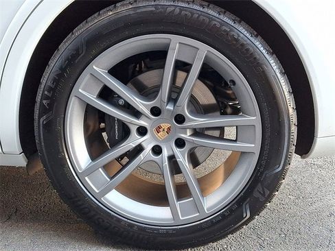 Certified 2025 Porsche Cayenne Coupe image 14