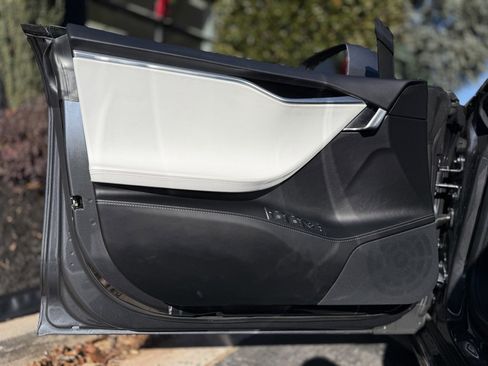 Used 2017 Tesla Model S 90D image 28