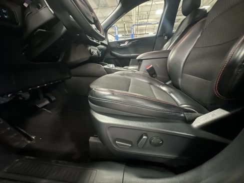 Certified 2025 Ford Escape ST-Line FWD image 18
