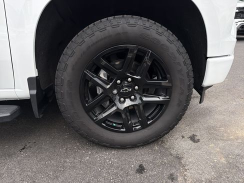 Used 2025 Chevrolet Silverado 1500 RST AWD/4WD image 12