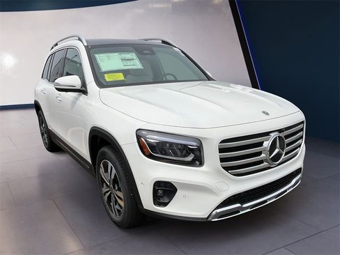 Used 2025 Mercedes-Benz GLB 250 GLB 250 image 4