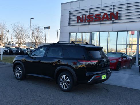 New 2026 Nissan Pathfinder SL image 6