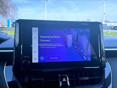 Used 2025 Toyota Corolla LE image 32