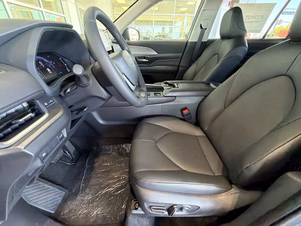 New 2026 Toyota Grand Highlander XLE FWD image 17