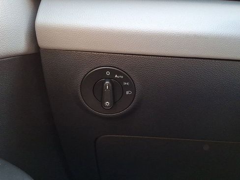 Used 2023 Volkswagen Taos SE w/ Panoramic Sunroof Package image 28