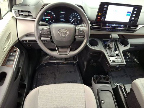 Used 2023 Toyota Sienna LE FWD image 24