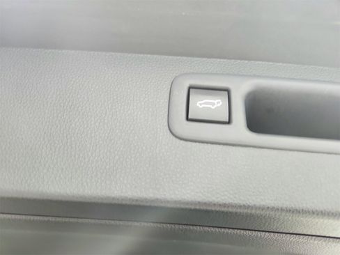 Used 2022 Toyota Highlander XLE image 42