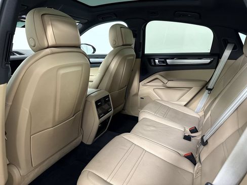 Certified 2023 Porsche Cayenne Platinum Edition AWD/4WD image 25