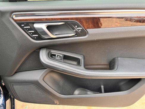 Used 2015 Porsche Macan Turbo image 21