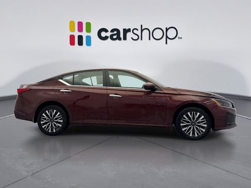 Used 2023 Nissan Altima 2.5 SV AWD/4WD image 6
