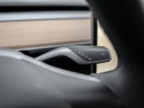 Used 2023 Tesla Model 3 Standard Range image 16