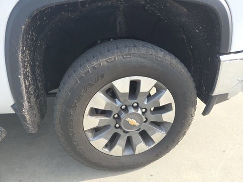 Used 2023 Chevrolet Silverado 2500 LT image 9