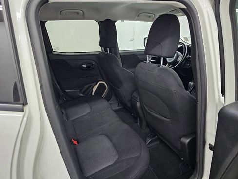 Used 2017 Jeep Renegade Latitude FWD image 22