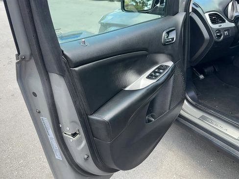 Used 2020 Dodge Journey SE w/ Blacktop Package FWD image 20