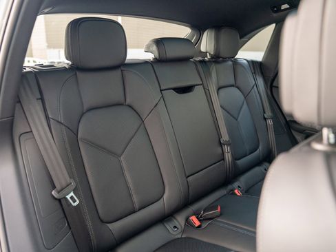 Certified 2025 Porsche Macan image 21