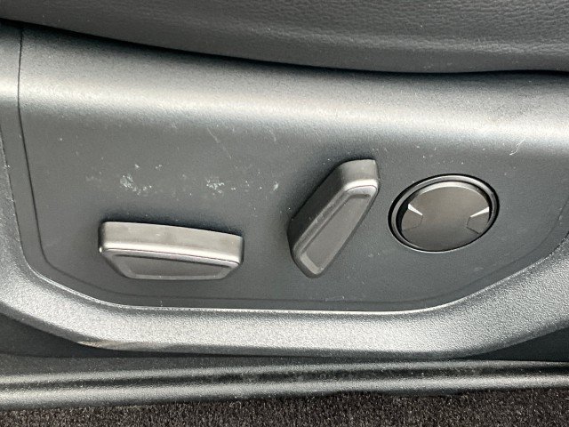 Used 2020 Ford Expedition XLT w/ Equipment Group 202A AWD/4WD image 31