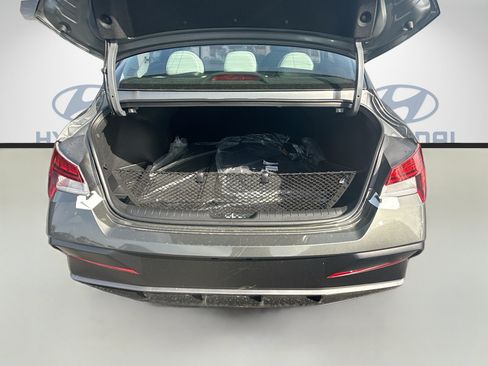 New 2026 Hyundai Elantra Limited FWD image 18