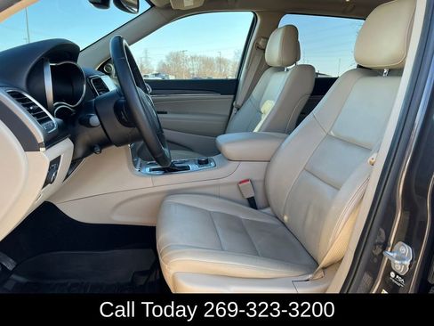 Used 2021 Jeep Grand Cherokee Limited w/ Luxury Group II image 4