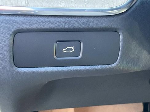 New 2026 Volvo XC60 B5 Plus w/ Protection Package Premier image 24