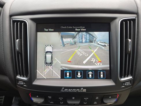 Used 2019 Maserati Levante GranSport image 33