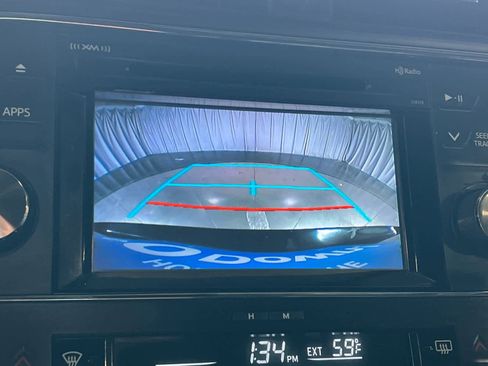 Used 2018 Toyota Avalon XLE image 18