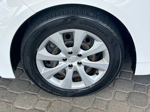 Used 2022 Toyota Corolla LE FWD image 17