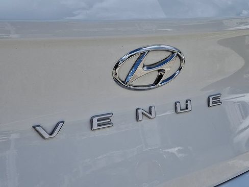 Certified 2025 Hyundai Venue SEL FWD image 30