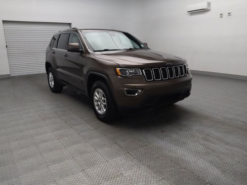 Used 2019 Jeep Grand Cherokee Laredo AWD/4WD image 13