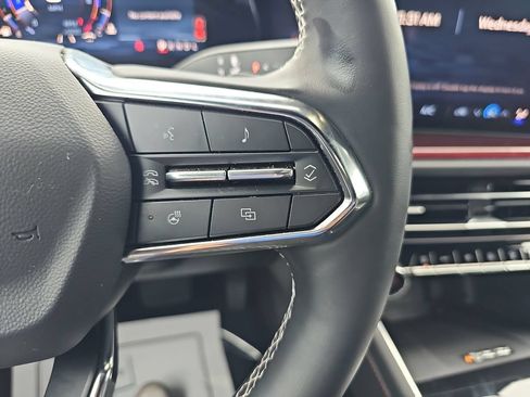 Used 2025 Chevrolet Traverse Z71 AWD/4WD image 18