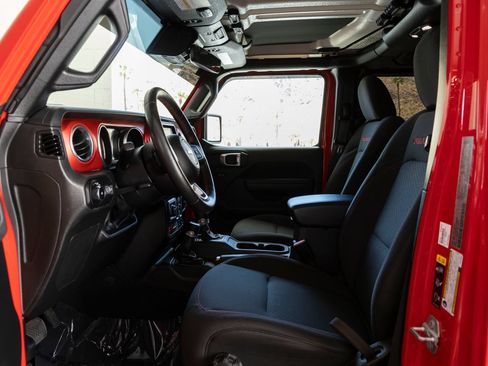 Used 2022 Jeep Wrangler Unlimited Rubicon w/ LED Lighting Group AWD/4WD image 14