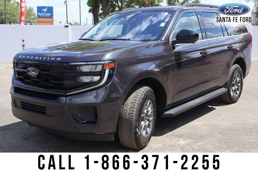 Used 2025 Ford Expedition Active RWD image 2