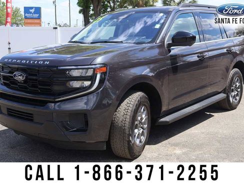 Used 2025 Ford Expedition Active image 2