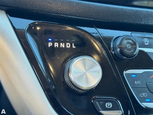 Used 2019 Chrysler Pacifica LX image 31