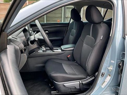 Certified 2025 Nissan Sentra SV FWD image 8
