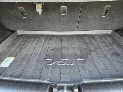 Used 2015 Kia Soul + image 40